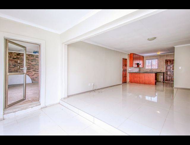 3 BEDROOM TOWNHOUSE RENTED IN RADIOKOP